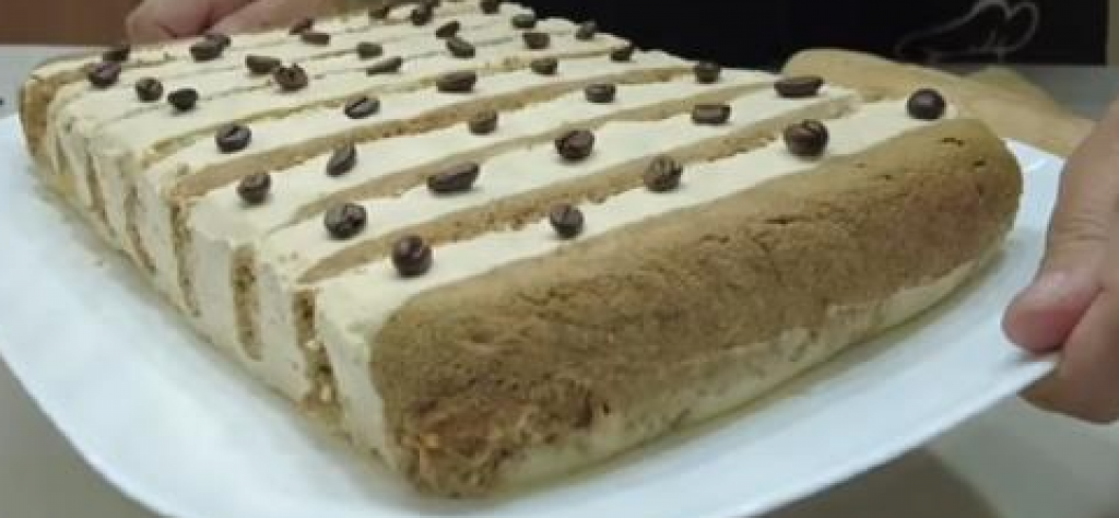 SEMIFREDO SA KAFOM Ledeni desert koji podseća na sladoled, a topi se u ustima