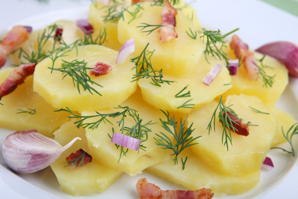 GRČKA SALATA BUDI USPOMENE Ako volite klasičnu krompir salatu ovu ćete obožavati