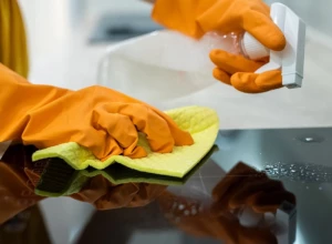 NAJČEŠĆE GREŠKE KADA ČISTITE RAVNU PLOČU Ako radite ovo, možete trajno da je oštetite