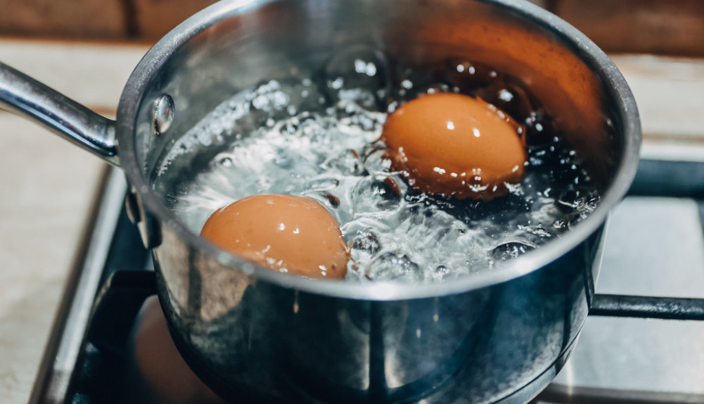KAKO DA JAJA NE PUKNU TOKOM KUVANJA Jednostavan trik koji provereno radi