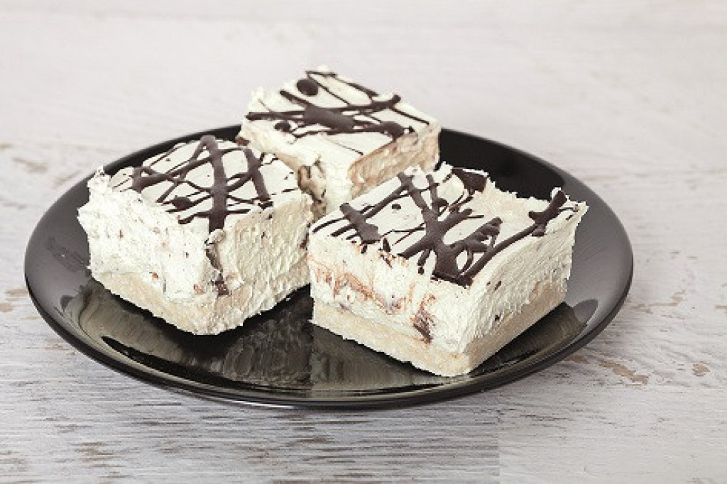 RAFAELO TIRAMISU MEKAN KAO DUŠA Miriše na kokos i more, a nestane sa stola u trenu