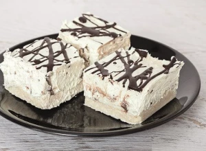 RAFAELO TIRAMISU MEKAN KAO DUŠA Miriše na kokos i more, a nestane sa stola u trenu