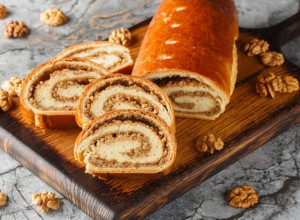 ŠTRUDLA SA ORASIMA Mirisna poslastica za pravo uživanje, klasik koji samo dobija na popularnosti