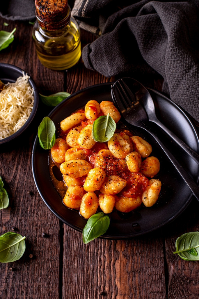 NJOKE U PARADAJZ SOSU Donosimo vam originalni italijanski recept za ovaj specijalitet bez premca