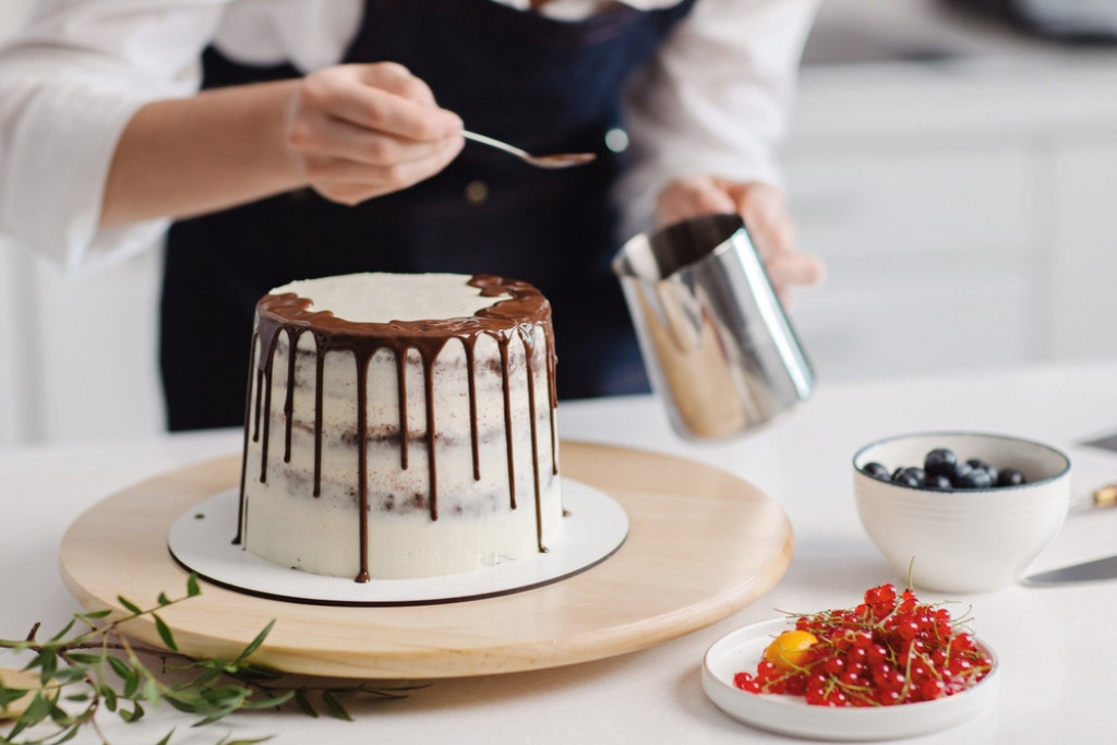 6 NAJBOLJIH TRIKOVA ZA PEČENJE TORTE Biće kao iz poslastičarnice, a svaki recept će uspeti