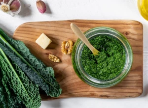 AROMATIČNI PESTO OD KELJA Savršeno se slaže sa brojnim jelima, a pravi se nikad lakše