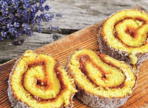 FENOMENALNI ROLAT SA DŽEMOM OD KAJSIJA Aromatični desert od kog zamiriše cela kuća, za pravo uživanje