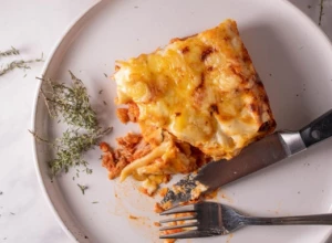 POSNE LAZANJE SA TUNJEVINOM Brzo jelo koje uspeva i potpunim početnicima, sa merama na konzerve
