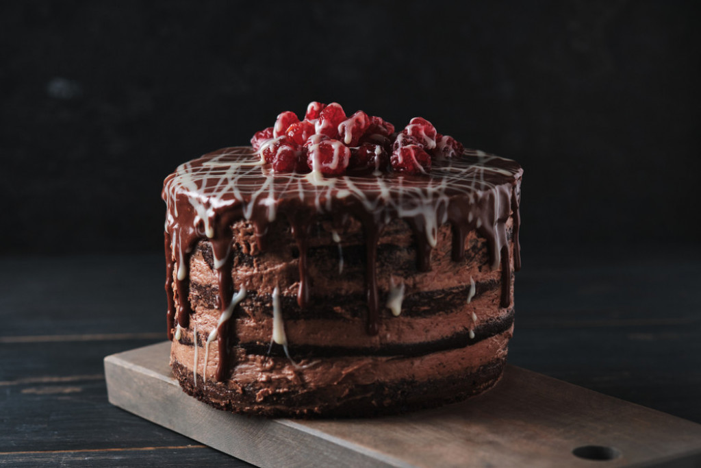 ČERI TORTA Očaravajuća poslastica dekorativnog izgleda koja obara s nogu