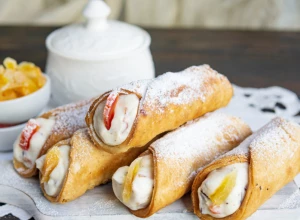KANOLE SA LIMUNOM Italijanski desert u savršenom kiselkasto slatkom spoju ukusa, za uživanje