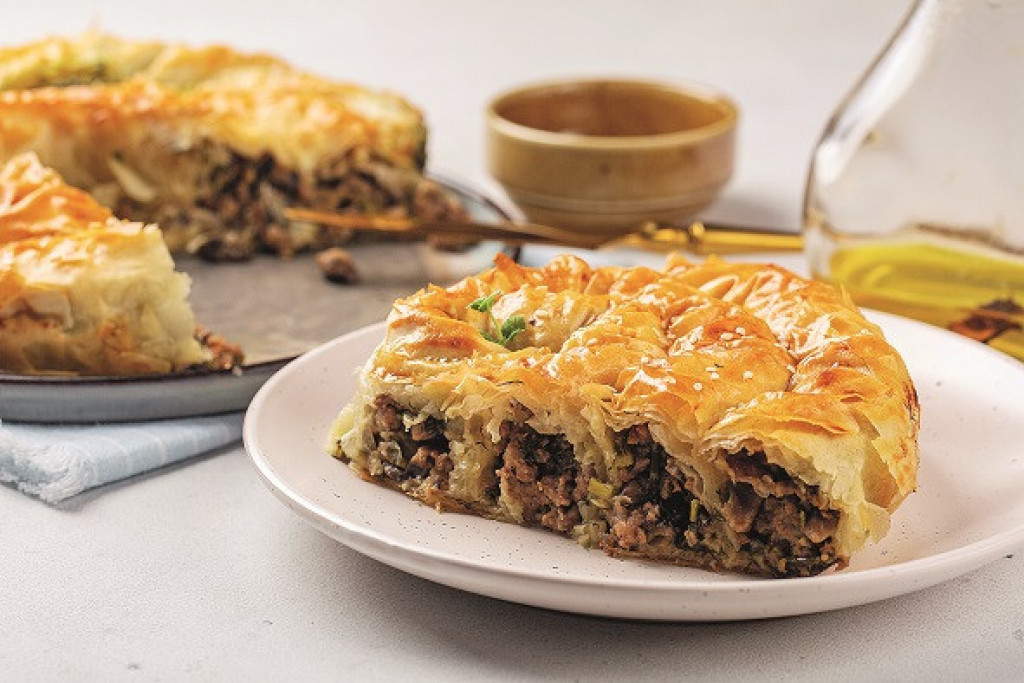 BUREK SA MESOM Za savršen početak dana, a još bolji od kupovnog