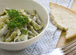 BORANIJA SALATA SA MAJONEZOM Zasitan obrok za vrele dane, aromatičan i začinjen, prste da poližete
