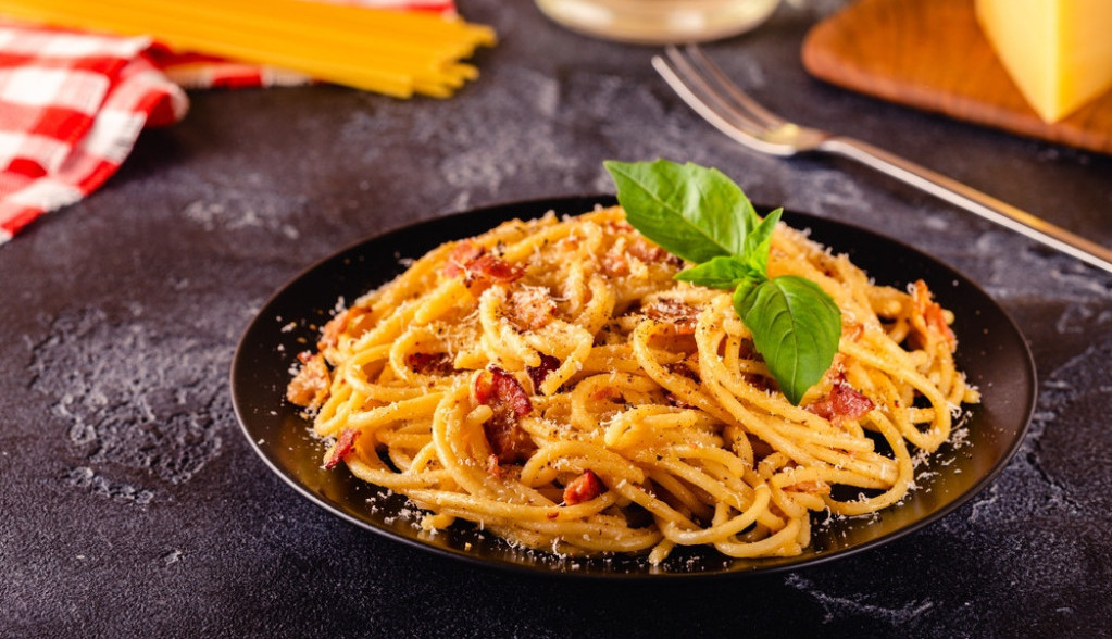 PASTA KARBONARA Rimski specijalitet nastao sredinom 20. veka, prste da poližete