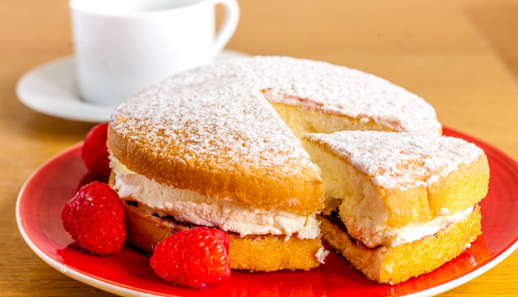 VIKTORIJA TORTA Klasičan engleski desert koji se servira uz popodnevni čaj, obožavaćete je