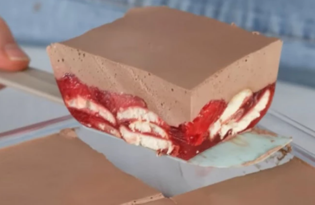 OBRNUTI ČIZKEJK Čuveni desert bez pečenja i brašna kome popularnost samo raste