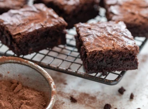 CRNAC BEZ JAJA Kolač jeftinih sastojaka i kontroverznog imena, gotov začas a mekan kao duša