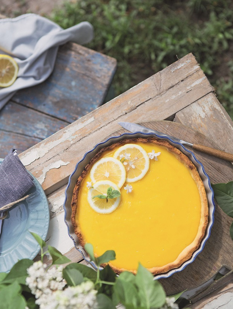 TART SA LIMUNOM U kiselkasto -slatkom spoju različitih ukusa, za sve svečane prilike