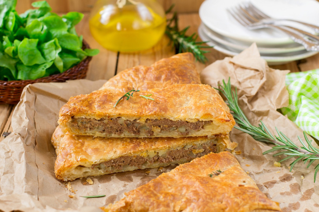 NAJBOLJA PITA SA MESOM Topla, hrskava i mirisna, a uspeva svima, trik je u ovome
