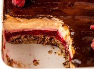 KAPRI TORTA Poslastica lepog izgleda i neodoljivog ukusa koja budi sva čula