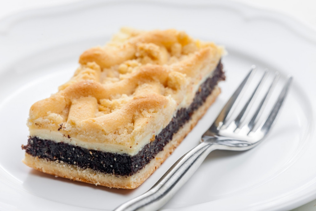 LENJA PITA SA ROGAČEM Klasik na drugačiji način mekan kao duša, za prave ljubitelje slatkog