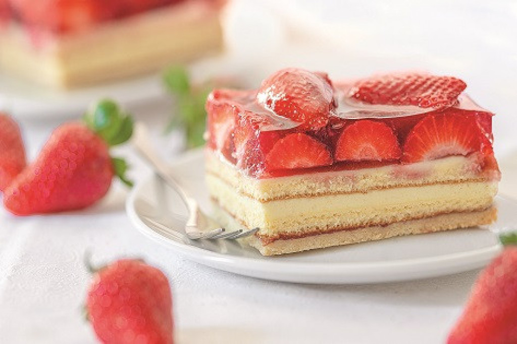 TORTA SA JAGODAMA I KEKSOM Omiljena poslaslastica glumice Ive Štrljić, nema ko vam neće tražiti parče više