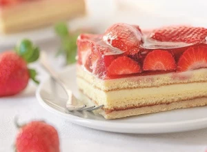 TORTA SA JAGODAMA I KEKSOM Omiljena poslaslastica glumice Ive Štrljić, nema ko vam neće tražiti parče više