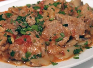 HADŽIJSKI ĆEVAP Tradicionalno bosansko jelo za prave gurmane i one izbirljive