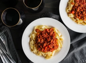 POSNE ŠPAGETE BOLONJEZE Italijanski delikates koji ni malo ne zaostaje za originalnom verzijom, uživaćete