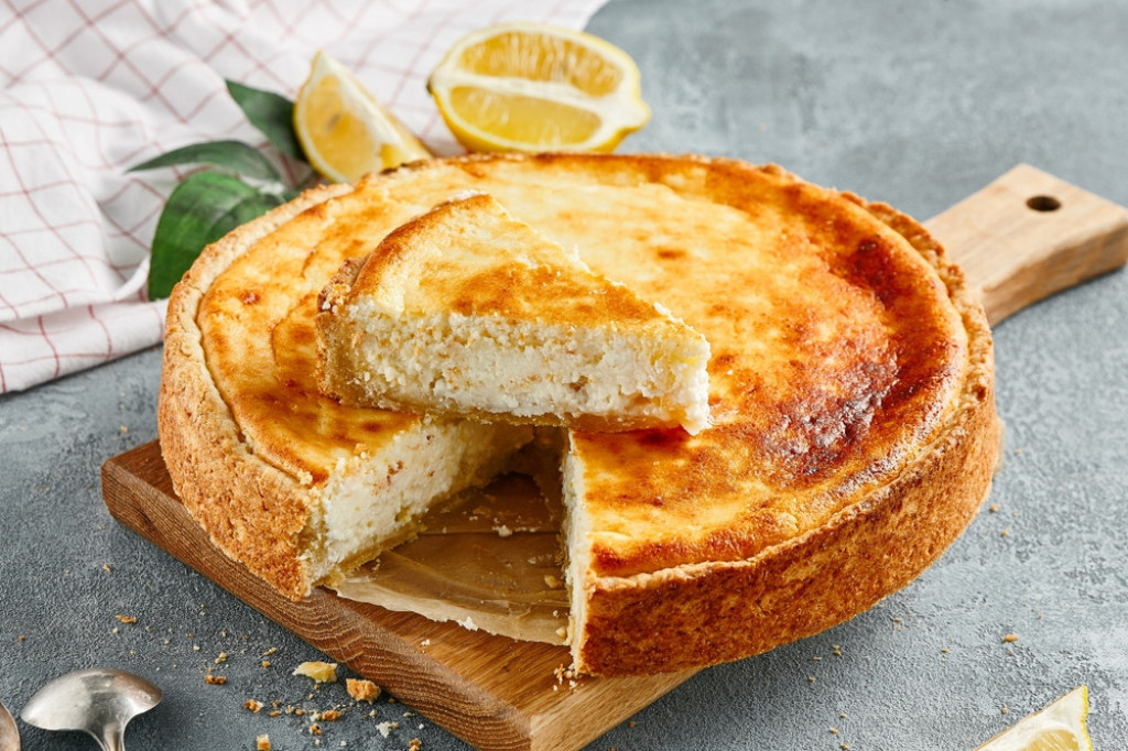 BRZA PITA SA SIROM Hrskavih kora i sočnog nadeva, savršena za doručak ili večeru