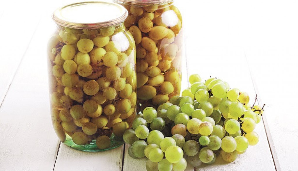 LJUTA TURŠIJA OD GROŽĐA Ako volite pikantno i začinjeno, postaće vam omiljena salata