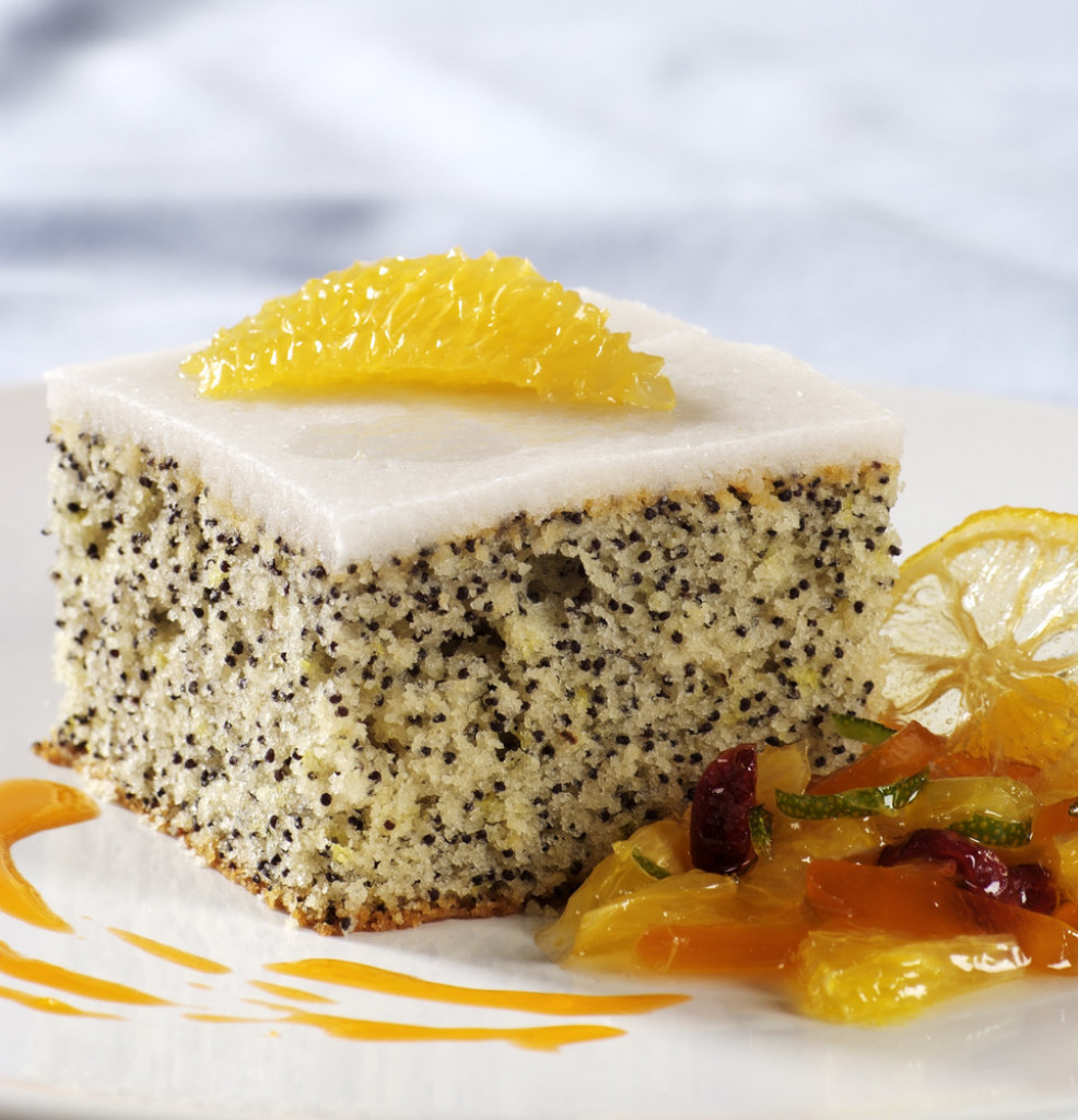 KOLAČ SA MAKOM I BELOM ČOKOLADOM Aromatični desert mekan kao duša, a nema paljenja rerne