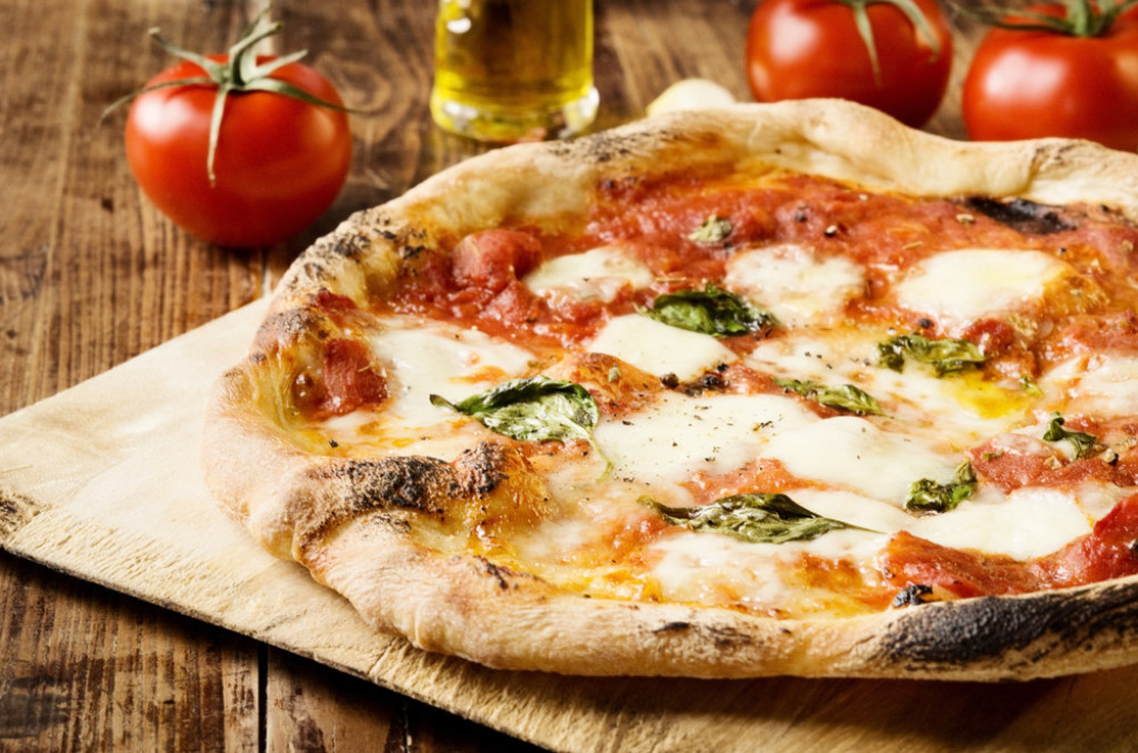 NAPULJSKA PICA Zbog ovog specijaliteta vredi otići u Italiju, a idealna za lepo veče za prijateljima