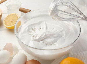 UMUTITE ŠLAG KAO POSLASTIČARI 3 predloga kako da bude savršen, a poslastica bez premca