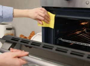 OČISTITE ŠPORET BEZ MUKE I RIBANJA Ovu namirnicu uglavnom koristite kad jedete picu, a sijaće se kao nov