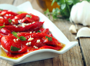 PAPRIKE SA BELIM LUKOM PO BAKINOM RECEPTU Najlepše od zimnice, a biće gotove očas posla