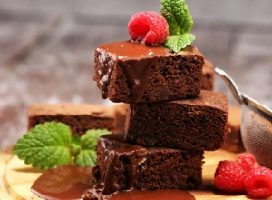 BEČKE KOCKE S MALINAMA Austrijski specijalitet mekan kao pamuk koji je obožavala carica Sisi