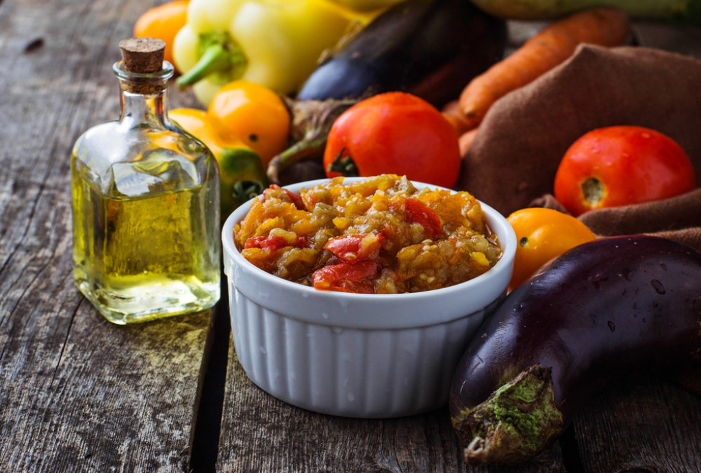 PATLIDŽAN SALATA SA SVETE GORE Sočno predjelo koje spaja Balkan i Mediteran, a idealno za dane strogog posta