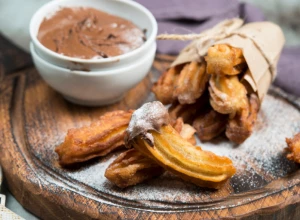 ĆUROSI Jednostavna mirisna poslastica koja donosi duh Španije, spolja hrskava, a iznutra sočna