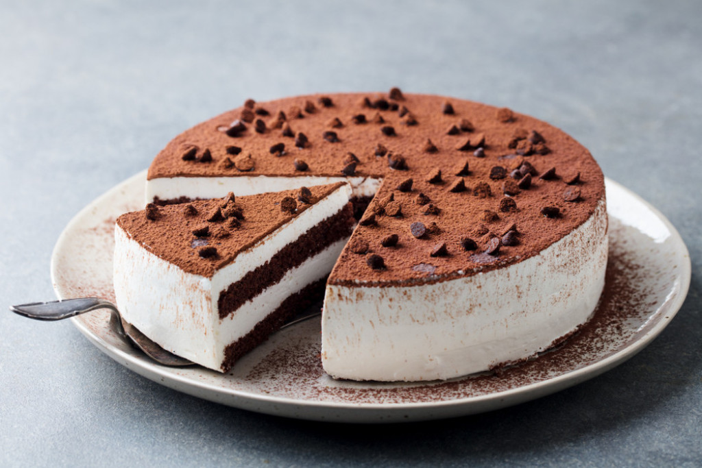 TIRAMISU ČIZKEJK Neodoljivi spoj omiljeniih poslastica u jednom kolaču, ukusa koji se ne zaboravlja
