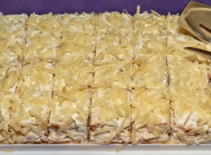 SLANA KREKER TORTA PRAVI RAJ ZA NEPCA Slasna i sočna, a prva nestane sa trpeze