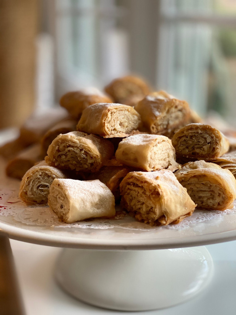 BAKLAVA SA KEKSOM SLAĐA OD KLASIČNE Turski slatkiš koji se ne odbija, a pomera granice dobrog ukusa
