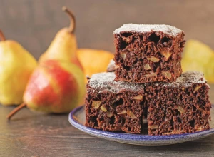 ČOKOLADNA TORTA SA KRUŠKAMA Izdašna poslastica kao izmišljena za jesen, a ukusa koji priča priče
