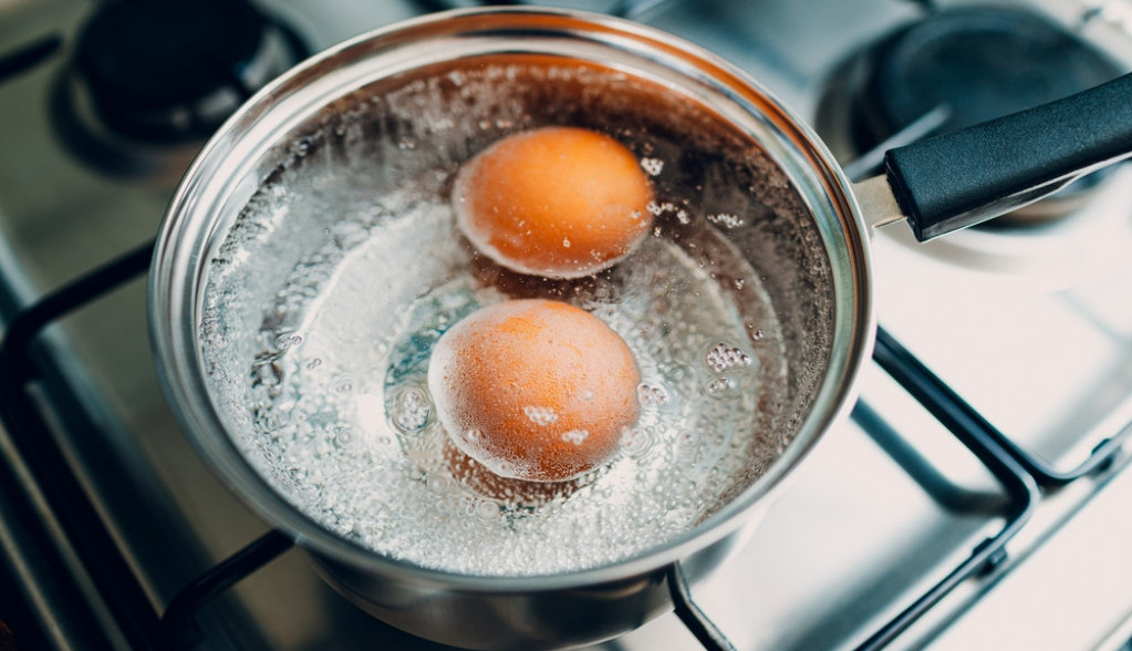 KAKO DA KUVANA JAJA ISPADNU SAVRŠENA Kuvarica otkriva tajnu, ovo ste do sada radili pogrešno