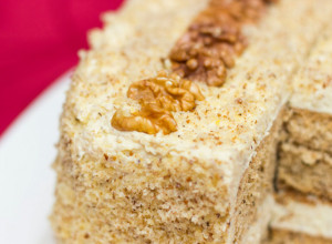 STARINSKA TORTA SA ORASIMA Zaboravljeni slatkiš iz bakine sveske recepata, sa sočnim korama i slatkim filom
