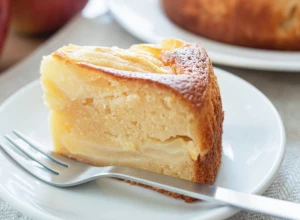BRZI KOLAČ SA JOGURTOM Jednostavan desert skupog ukusa, a totalno osvežavajući i kremast