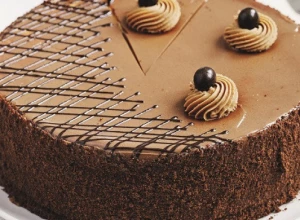 BOEM TORTA Starinska kremasta poslastica sa lešnicima, ukusa koji se ne zaboravlja