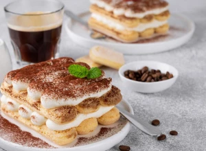 KREMASTI KOLAČI ZA SVE PRILIKE Sočni i mekani, ovakve do sada niste jeli