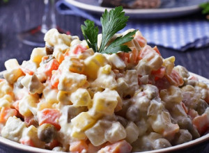 RUSKA SALATA Kremasto predjelo bez kog ne može da prođe nijedna slava, po teta Nadinom receptu