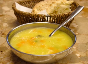 BEGOVA ČORBA Vladarka među čorbama prepuna mesa i povrća, kao stvorena za hladnije dane