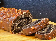 NAJČOKOLADNIJI ROLAT Sa palačinkama i keksom, mekan kao duša, nema ko ga ne voli